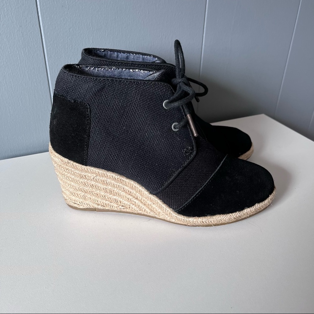 TOMS Desert Wedge Black Burlap Espadrille Wedge Ankle Booties